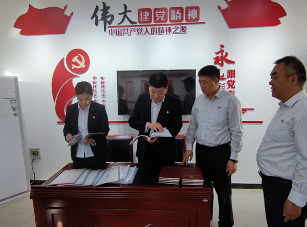 公司黨委副書記、監(jiān)事長張錫軍同...